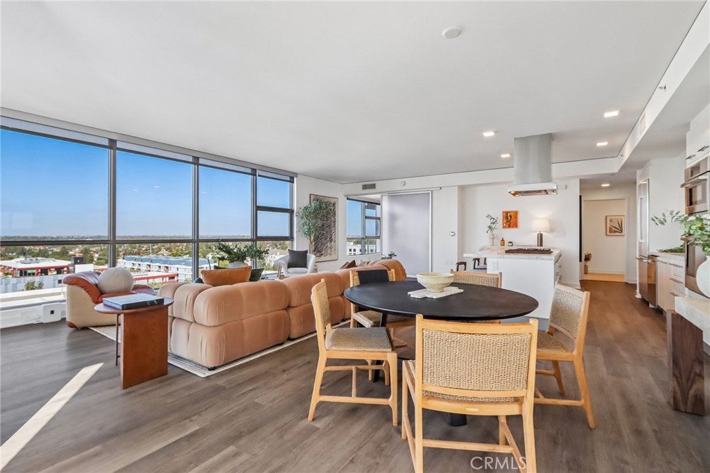 9 MacArthur Place 1507