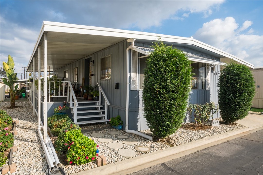 Welcome Home, walk in to this imaculate unit move in ready. Super clean True pride of homeownership. 2 Bedroom 2 bath, Living room is large with attached adjoining dining area. Kitchen is spacious with lots of storage. Master bedroom is large with large attached bath including a spa tub. Indoor laundry. This is a family park with a community pool ready for enjoyment.