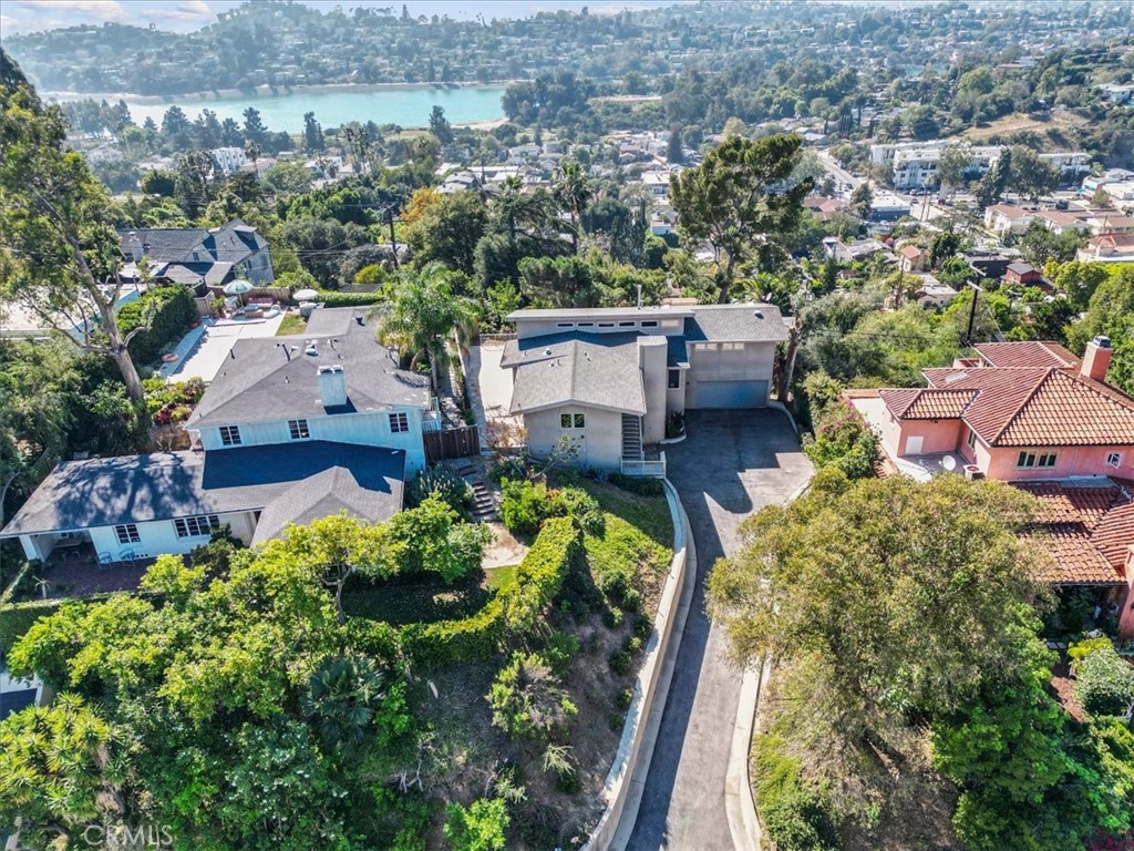 2377 Silver Ridge Avenue