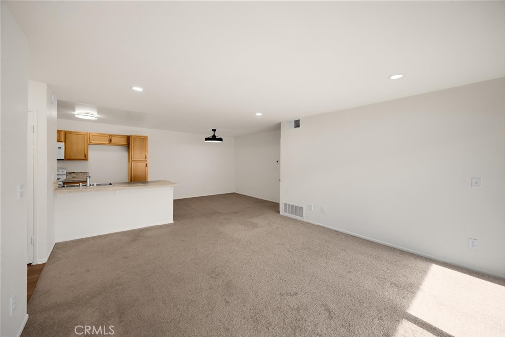 2521 W Sunflower Avenue R8