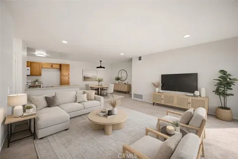 2521 W Sunflower Avenue Unit R8, Santa Ana, CA 92704 - MLS#: PW25280314