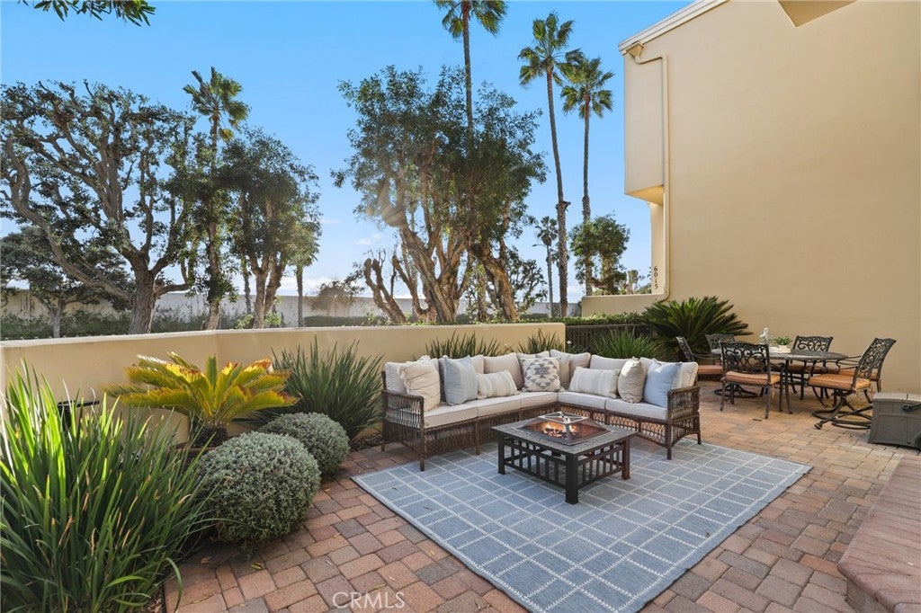 6011 Shadowbrook
