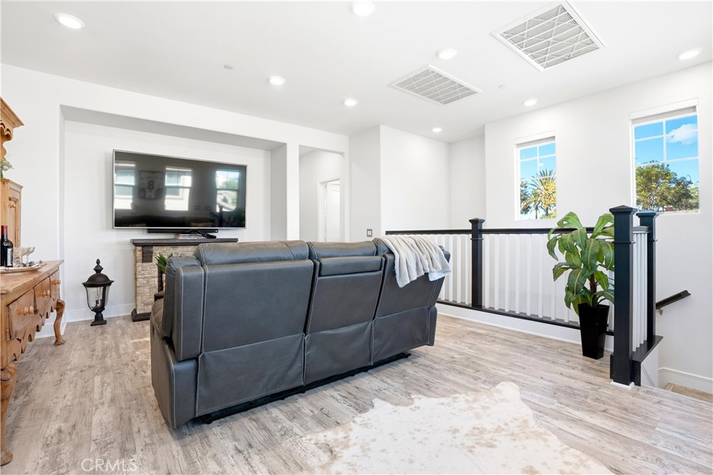 Iris (ESIRIS) - Residential