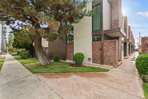Photo of 1227 N Brand Blvd, Glendale, CA 91202 (MLS # GD26081186)
