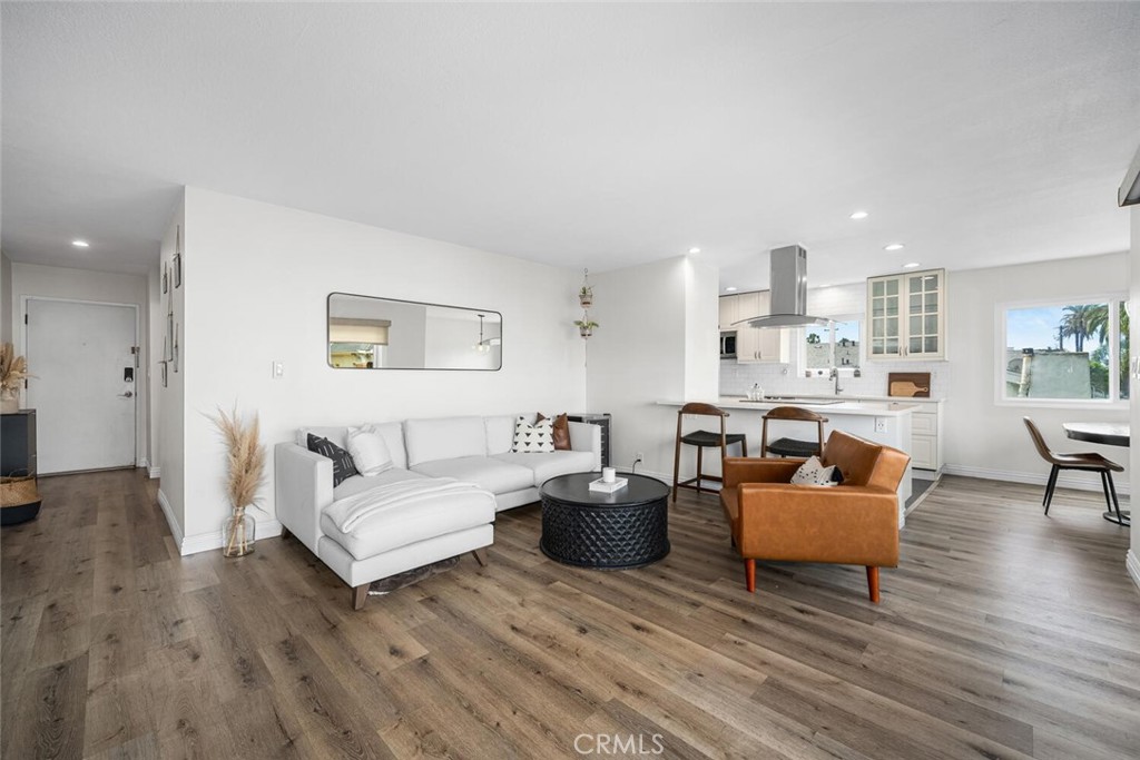 226 Grand 206