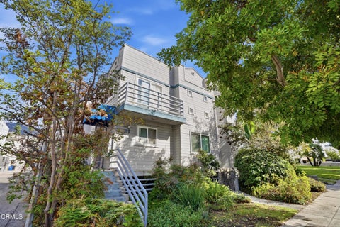 Photo of 315 Cameron Place #3, Glendale, CA 91207 (MLS # P1-29377)