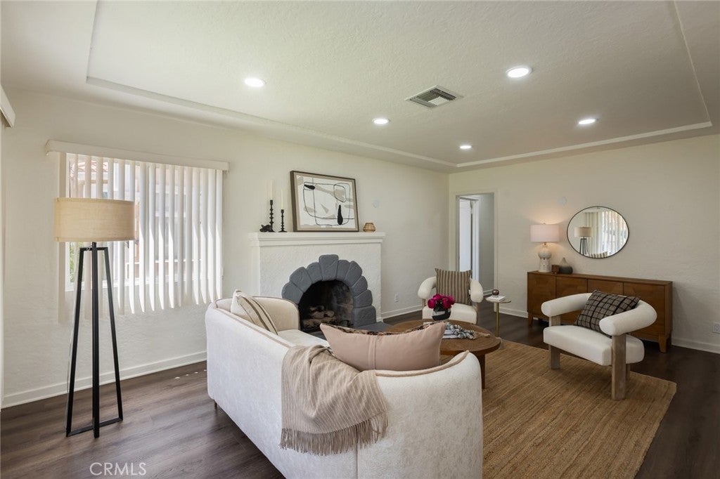 839 E Fairmount