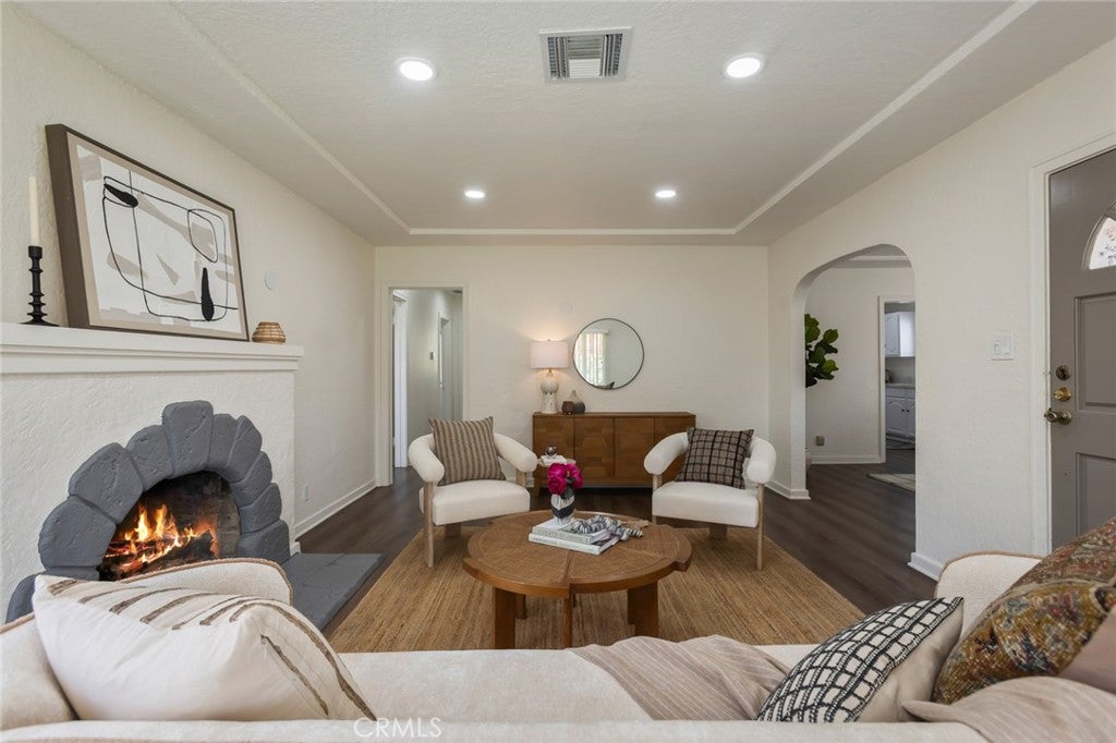 839 E Fairmount