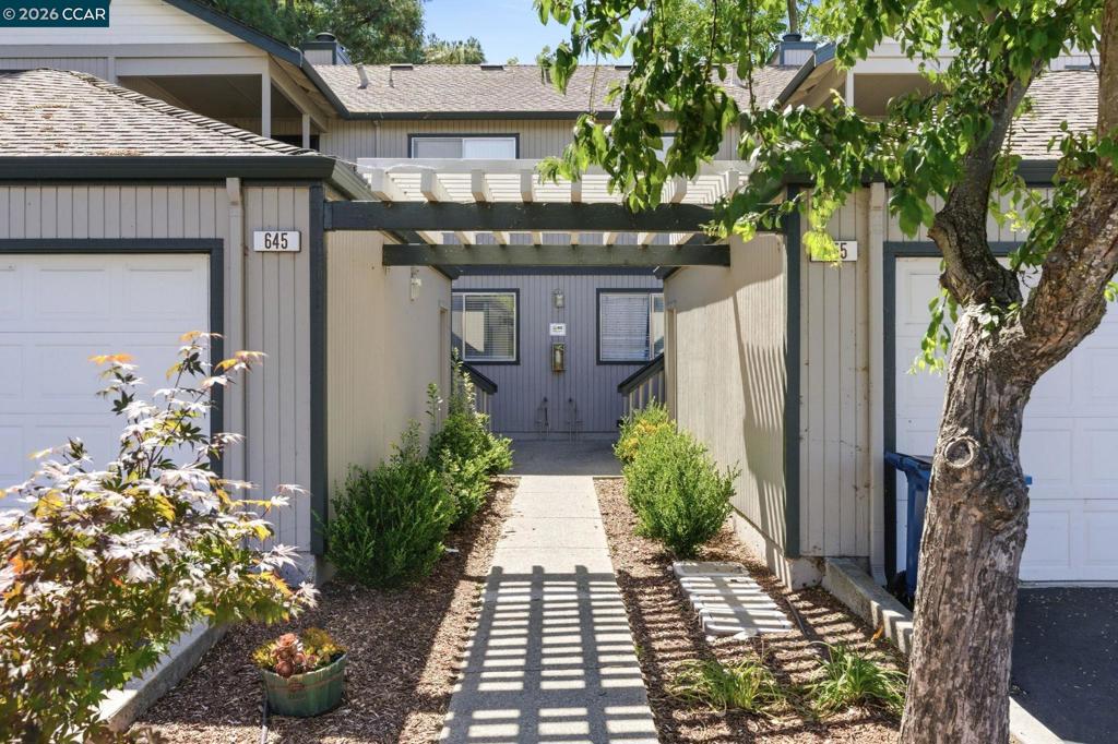 641 Chadwick Ln