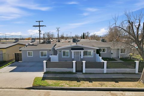 Photo of 552 W Avenue H8, Lancaster, CA 93534 (MLS # SR26013872)