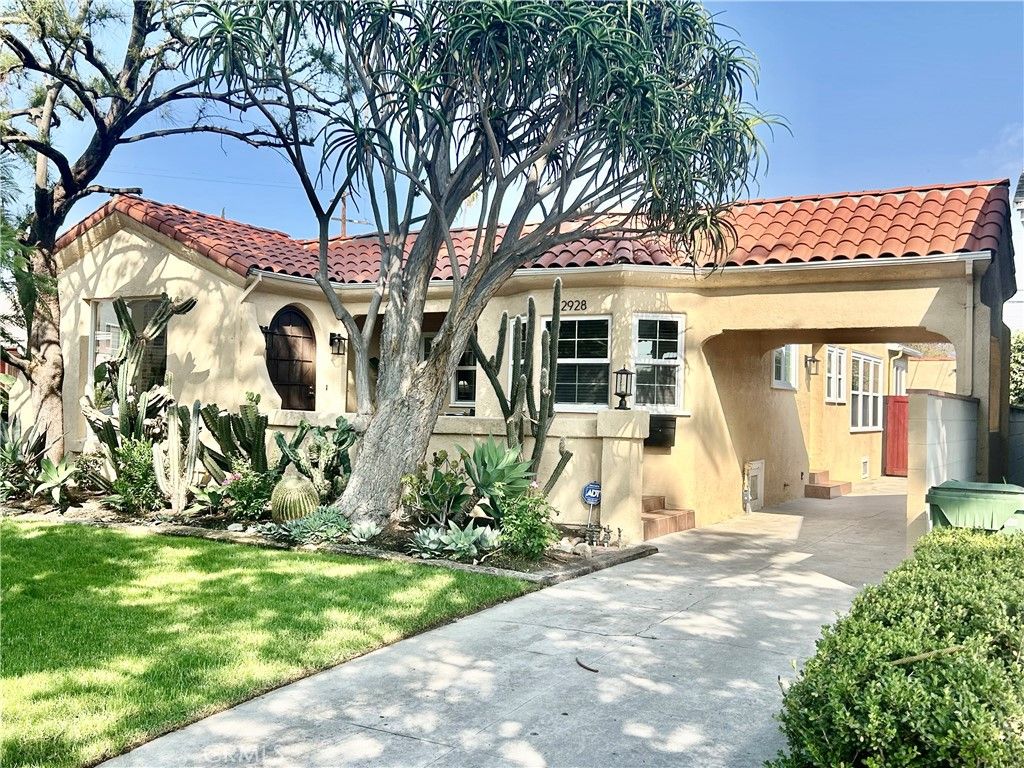 Photo of 2928 11th St, Los Angeles, CA 90018 (MLS # BB25230630)