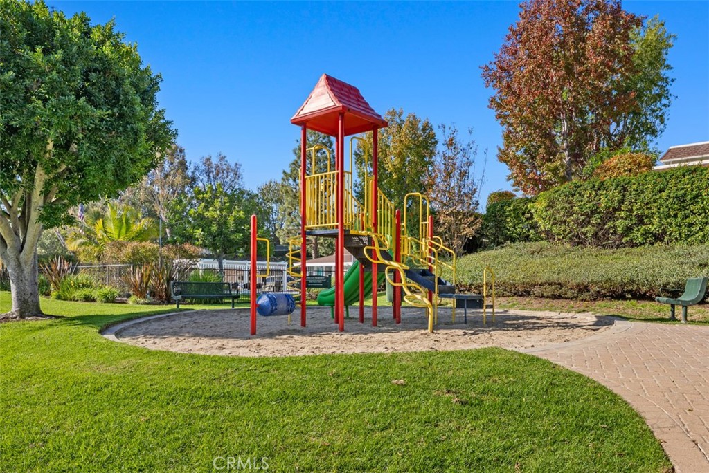 Aliso Villas (AV) - Residential