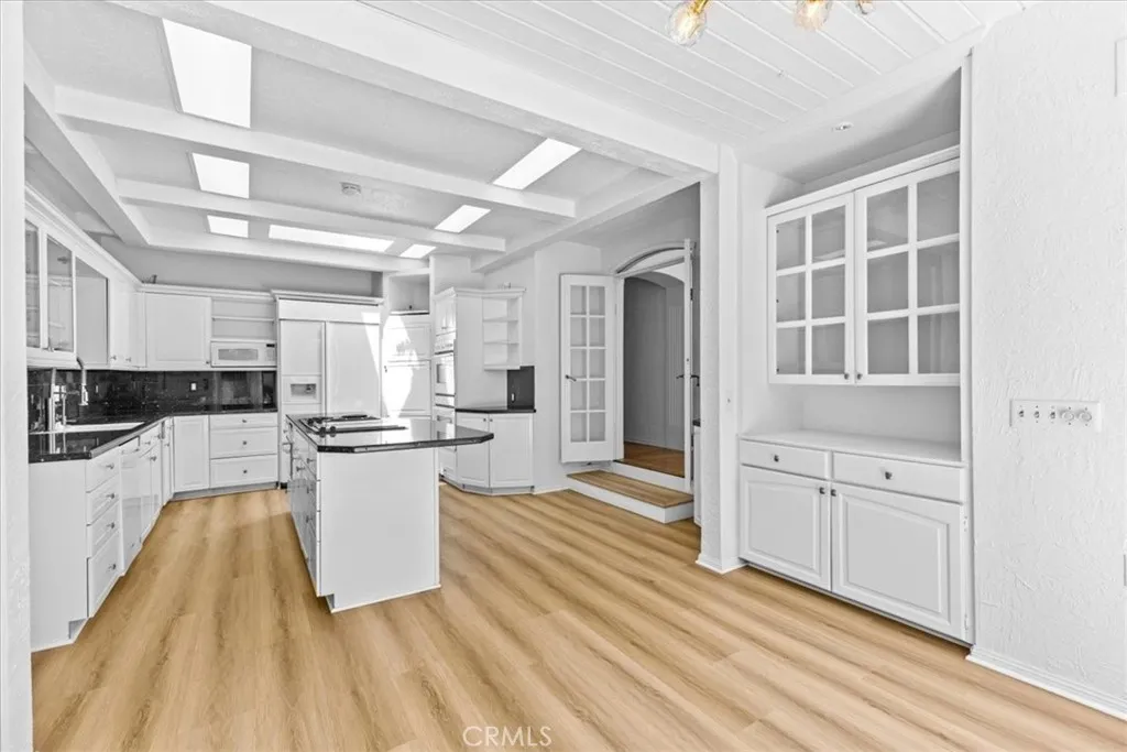 Newport Beach, California 92660, United States, 5 Bedrooms Bedrooms, ,4 BathroomsBathrooms,Residential,Active,165552