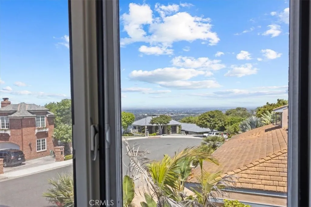 Newport Beach, California 92660, United States, 5 Bedrooms Bedrooms, ,4 BathroomsBathrooms,Residential,Active,165552