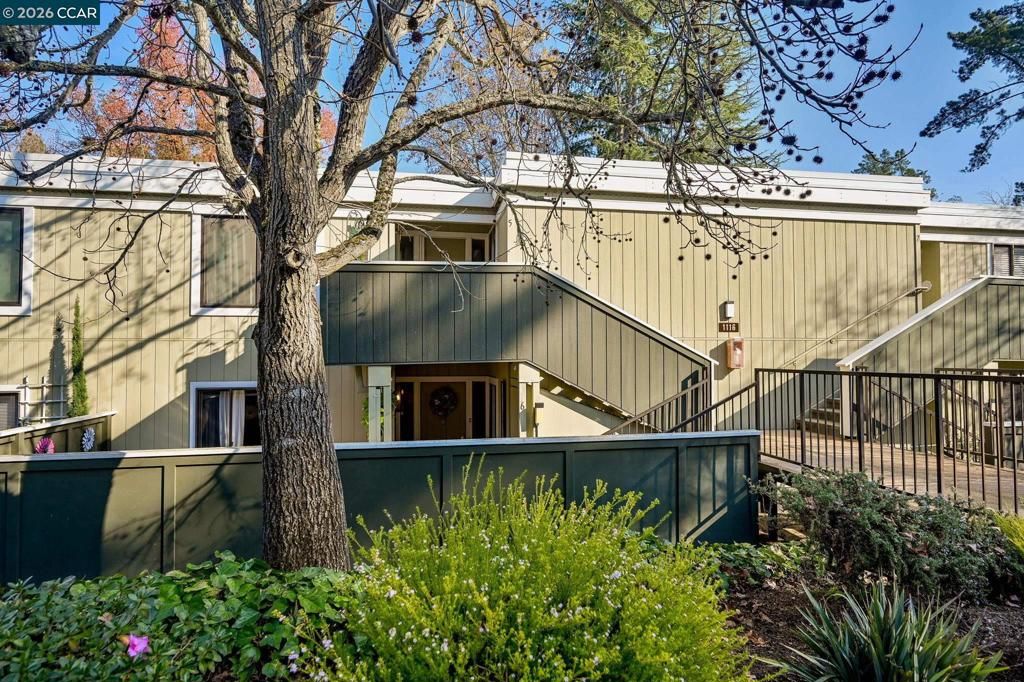Photo of 1116 Running Springs Dr #6, Walnut Creek, CA 94595 (MLS # 41127220)