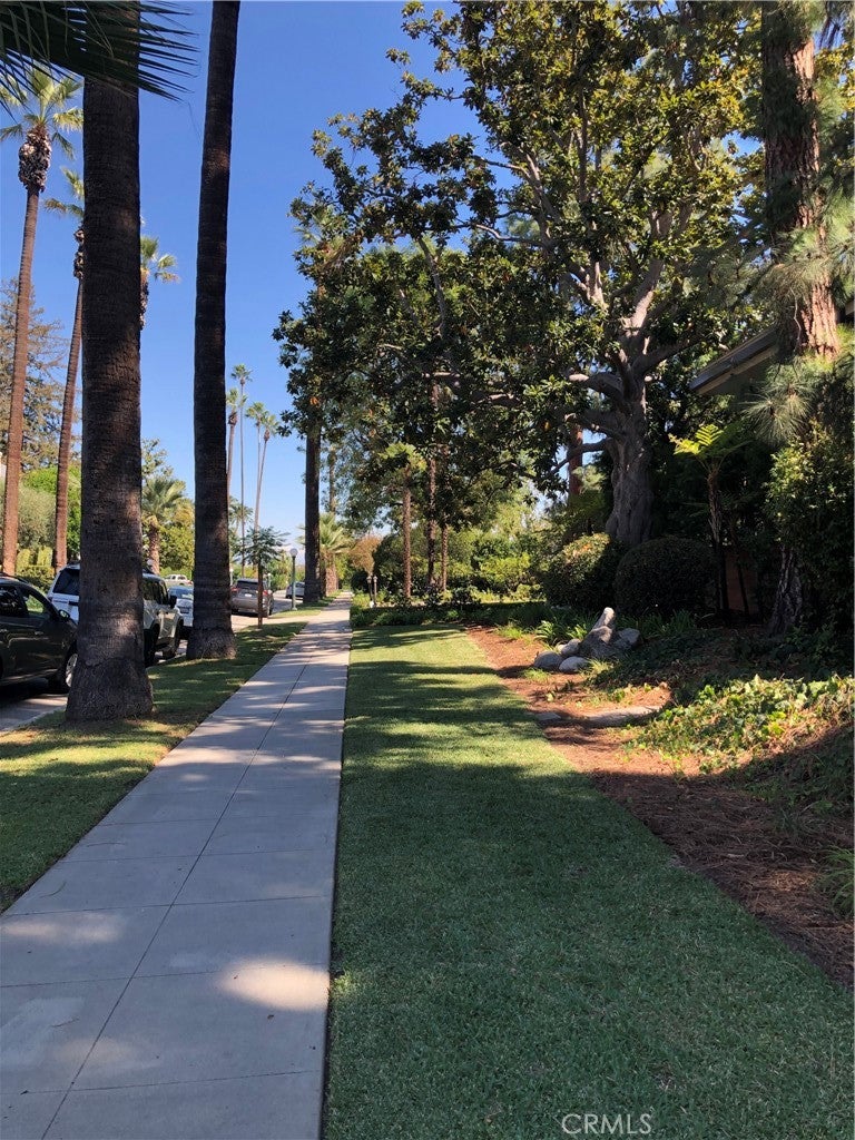 380 S Orange Grove Bl 8
