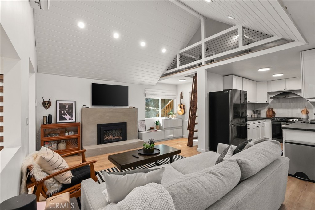 829 Sierra Vista Drive