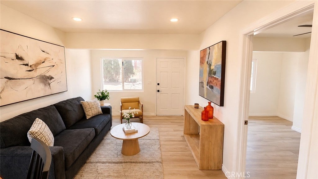 714 W Crestwood