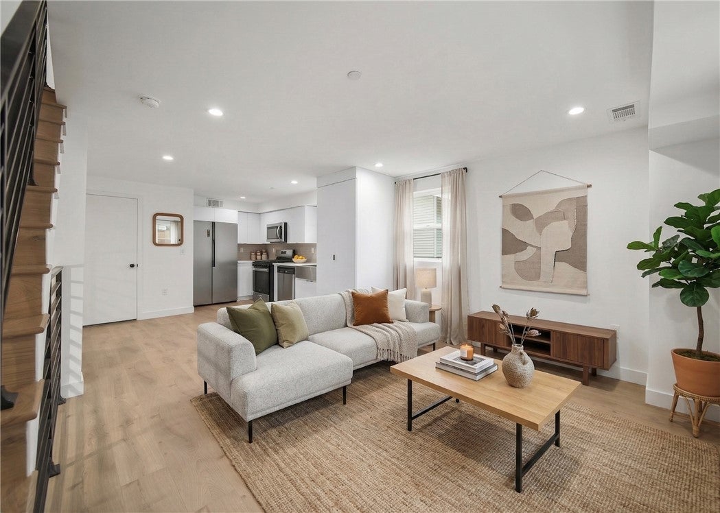 171 S Hoover