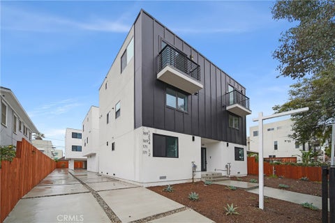 Photo of 171 S Hoover St, Los Angeles, CA 90004 (MLS # BB26208194)