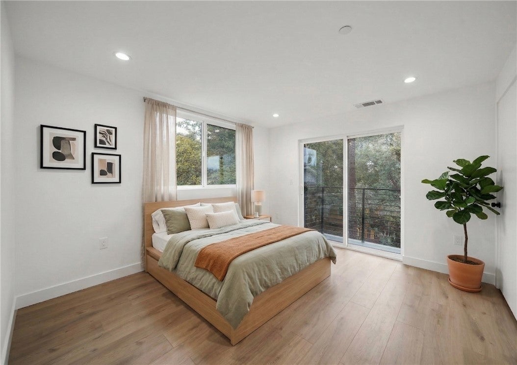 171 S Hoover