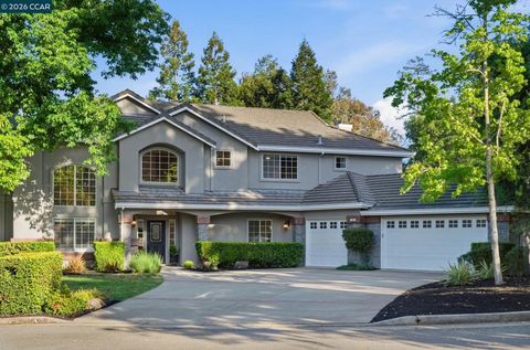 Photo of 24 Blackwood Ct CT, Walnut Creek, CA 94596 (MLS # 41134003)