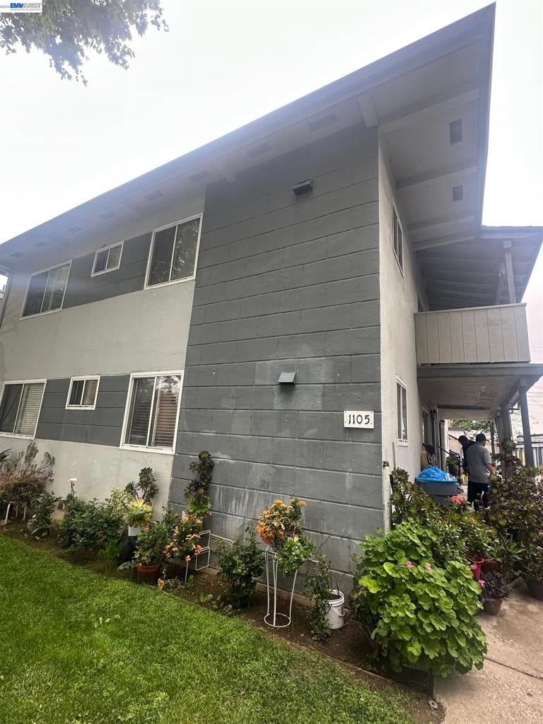 1105 Appian Ln
