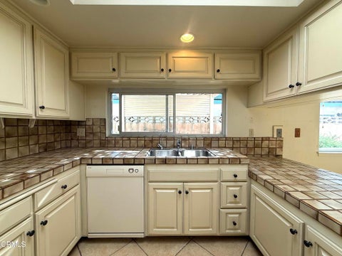 Tiny photo for 5392 Queens Street, Ventura, CA 93003 (MLS # V1-38096)