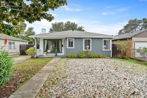 Photo of 2247 Menalto Avenue, East Palo Alto, CA 94303 (MLS # ML82030610)