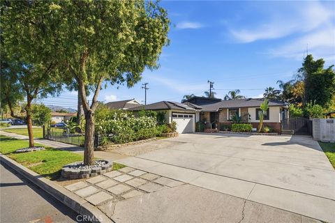 Photo of 550 Fermoore St, San Fernando, CA 91340 (MLS # SR25282170)