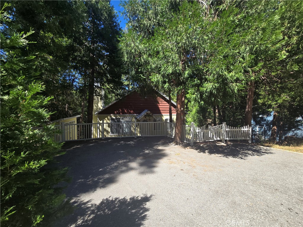 Three bedrooms, two bathrooms rental close to downtown Lake Gregory area. There are all the modern conveniences including dishwasher, microwave, a stackable washer and dryer and of course the refrigerator and range/oven. Two of the bedrooms lead to the large back deck ready for your summertime events and fun or your own peaceful enjoyment. There is ample off-street parking in the front of the house leading you down a few steps into this clean and modern place to live the mountain life! Come see it today!