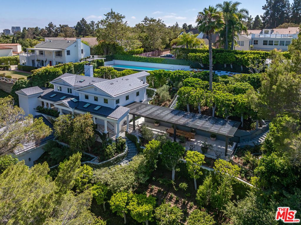 Photo of 365 Norcroft Avenue, Los Angeles, CA 90024 (MLS # 25597503)