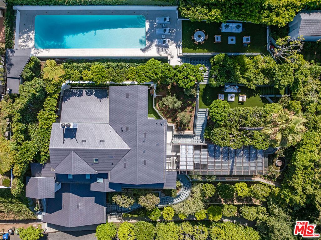 Photo of 365 Norcroft Avenue, Los Angeles, CA 90024 (MLS # 25597503)