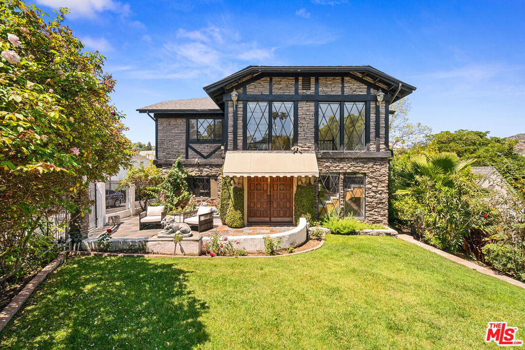 2402 Hollyridge Drive