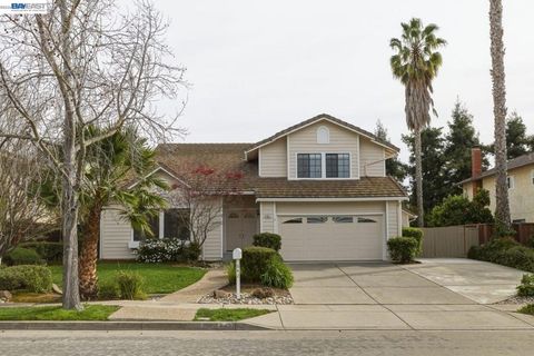 Photo of 642 Fontes Dr Dr, Fremont, CA 94539 (MLS # 41126785)