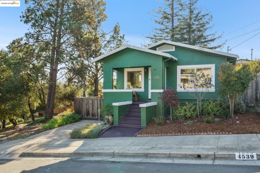 Photo of 4539 Pampas Ave, Oakland, CA 94619 (MLS # 41118378)