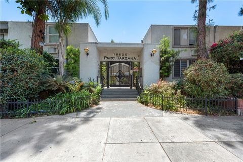 Photo of 18620 Hatteras Street #169, Tarzana, CA 91356 (MLS # SR26115414)