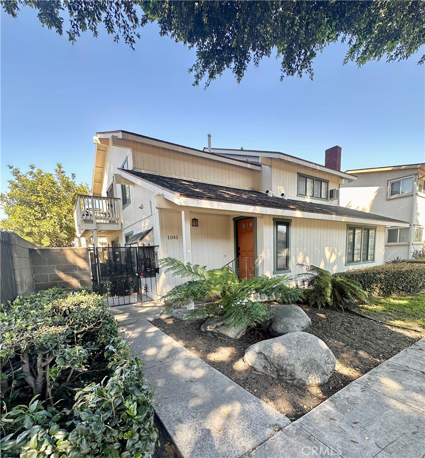 1045 E 3rd 4