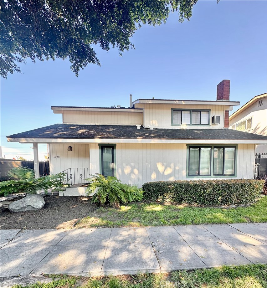 1045 E 3rd 4