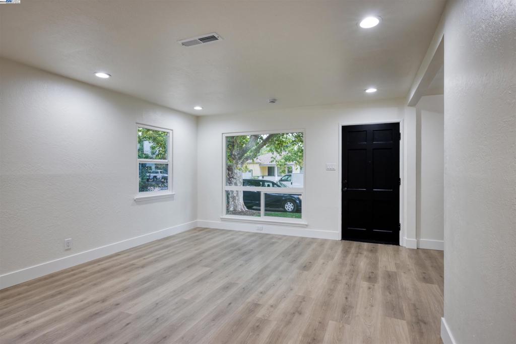 VALLEJO MANOR - Residential