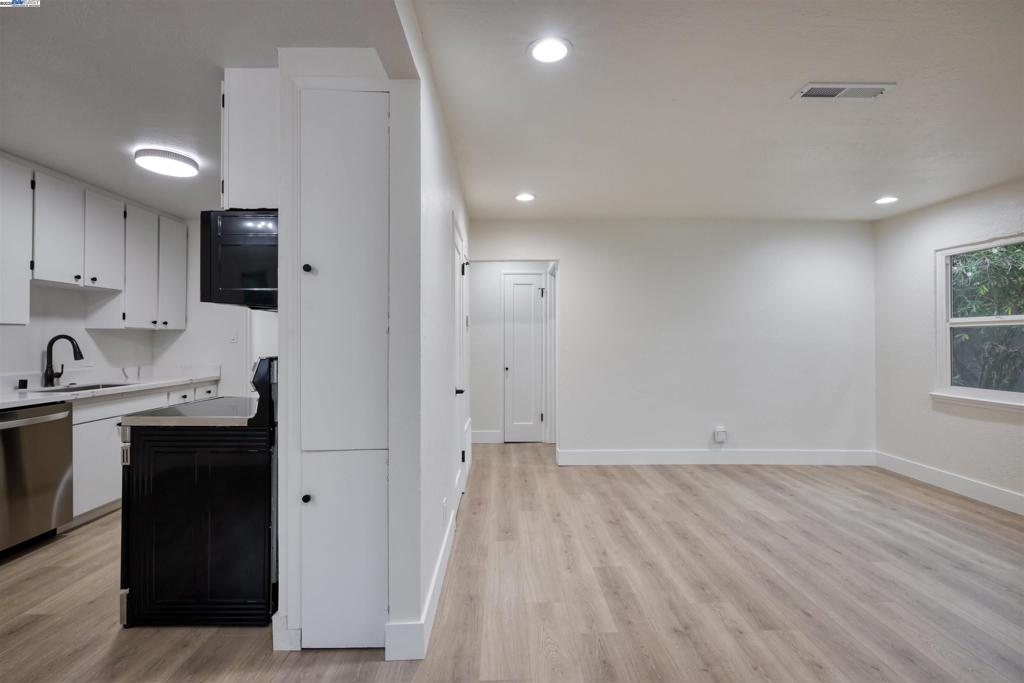 VALLEJO MANOR - Residential