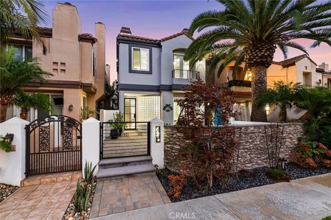 Photo of 620 22nd St, Huntington Beach, CA 92648 (MLS # OC25225070)