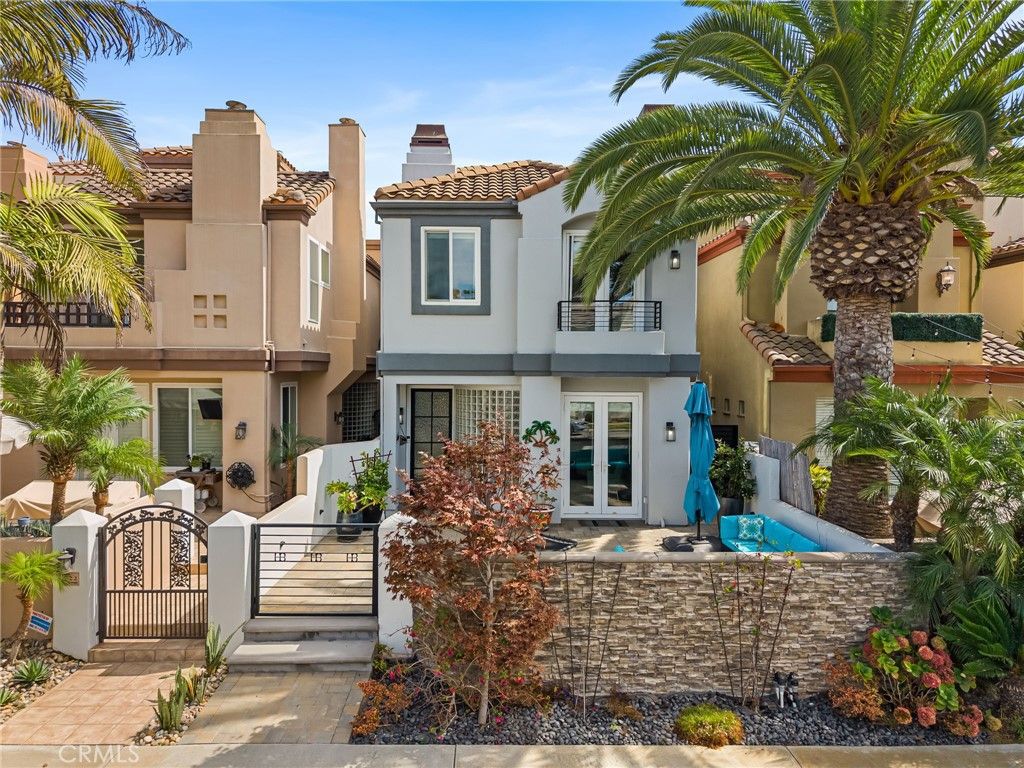 Photo of 620 22nd St, Huntington Beach, CA 92648 (MLS # OC25225070)