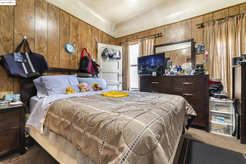 PILL HILL - Residential Income