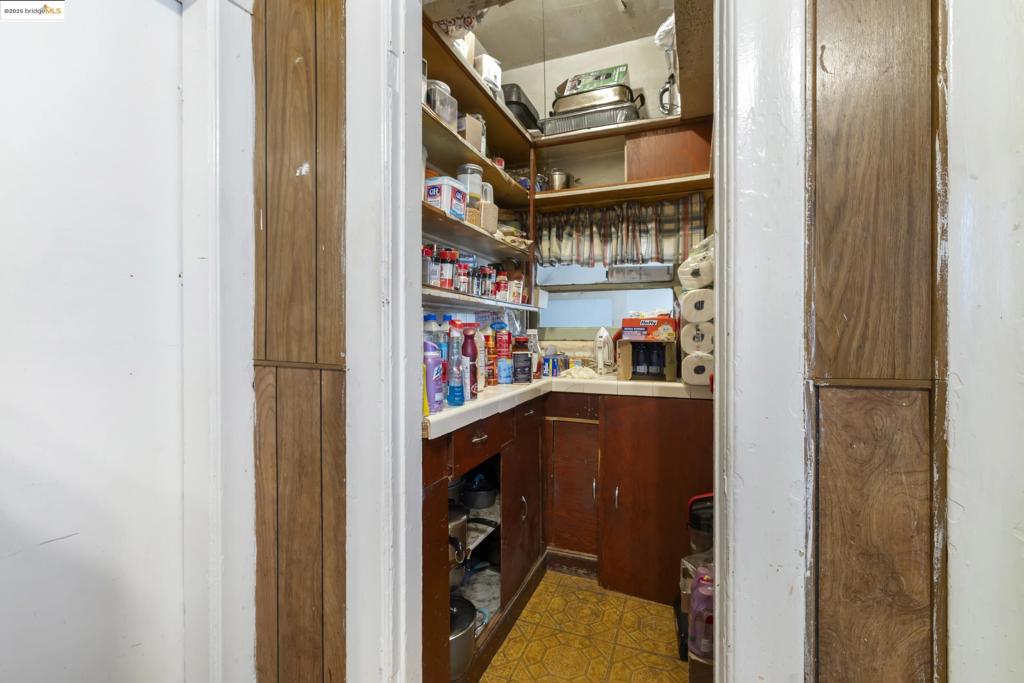 PILL HILL - Residential Income