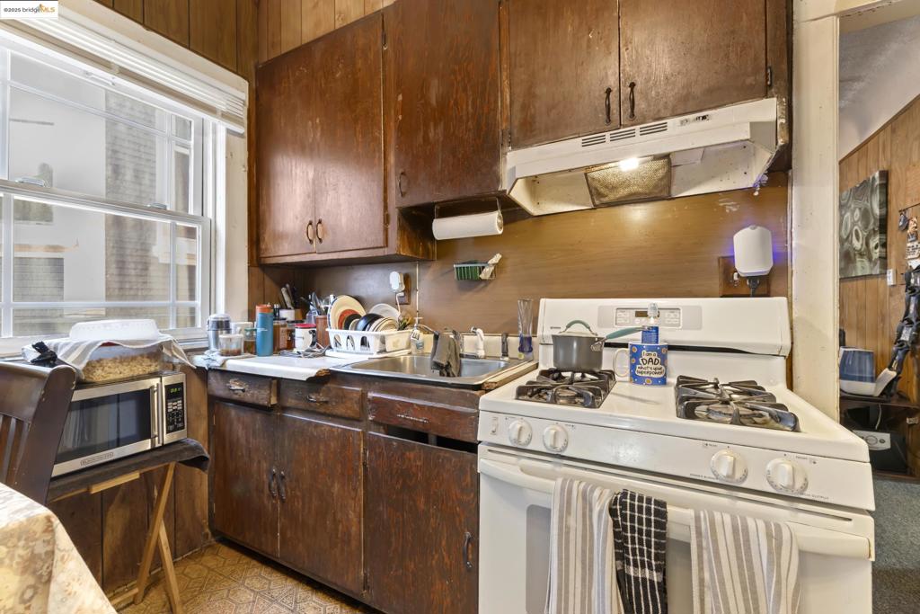 PILL HILL - Residential Income