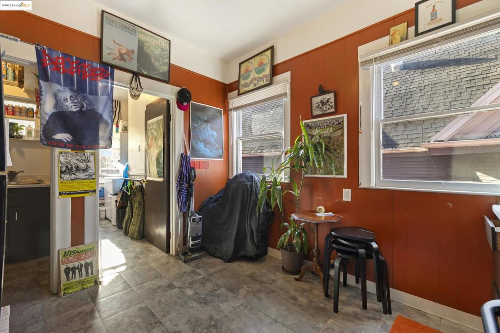 PILL HILL - Residential Income