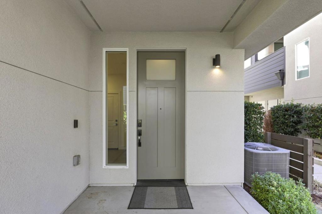 Properties 3 2930 Boyter Place 113