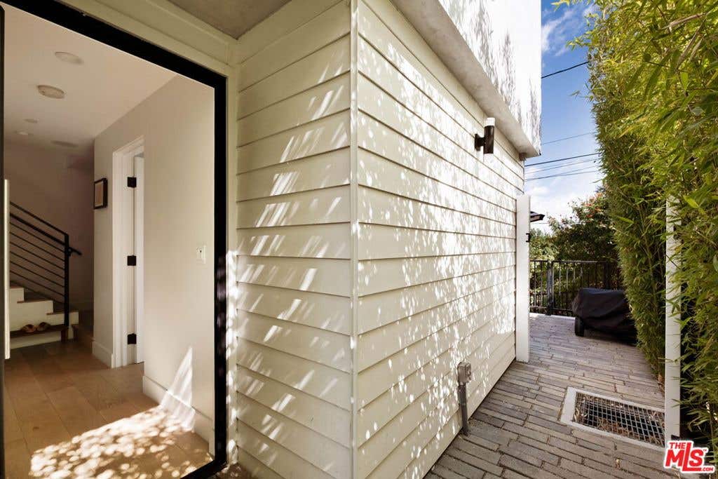 Photo of 3256 Colony Circle, Los Angeles, CA 90027 (MLS # 26847499)