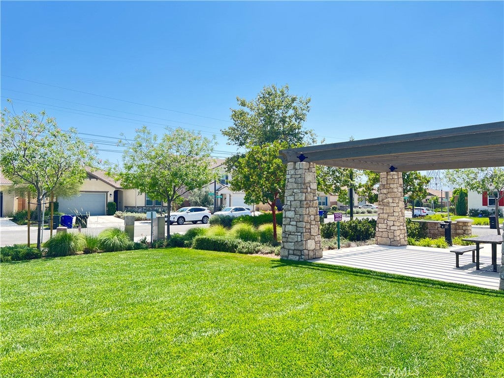 3400 E Foxglove